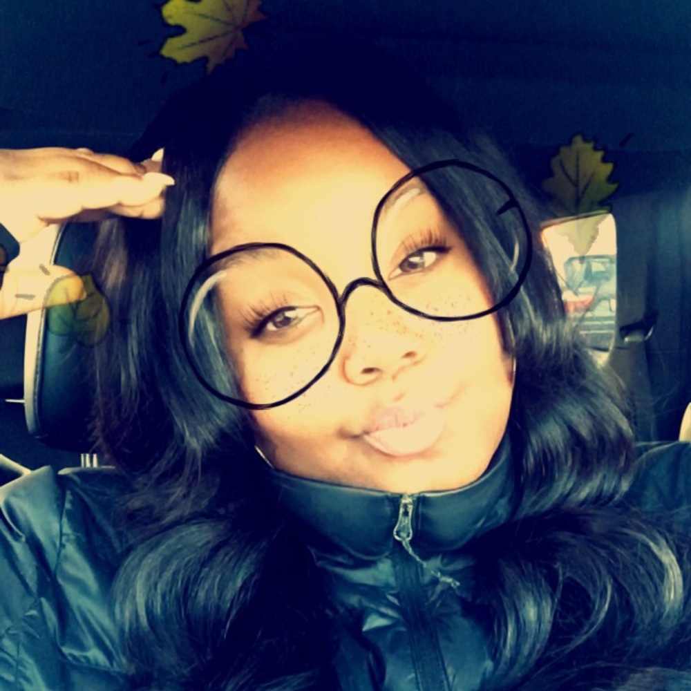 Glam Nerd 💄 👓 💅🏽 💋